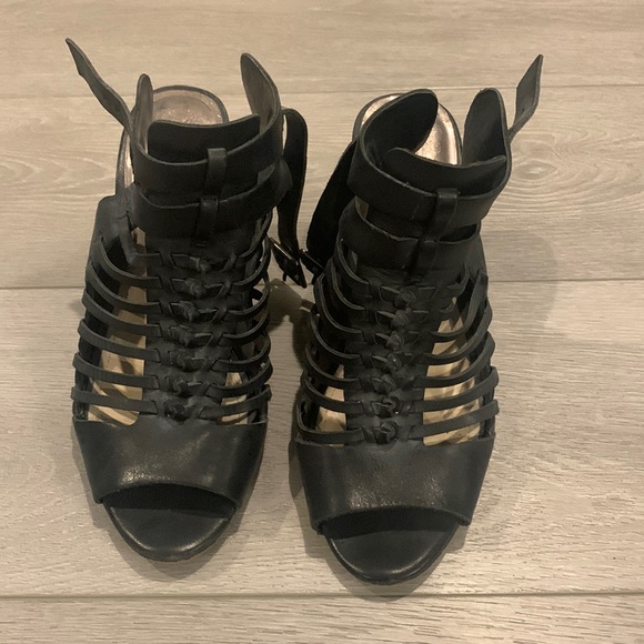 Vince Camuto Wedge Sandals - Black - Size 8.5 M - Picture 3 of 13